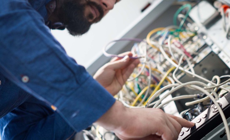 Ausbildung Informationselektroniker Infos Gehalt Stellen