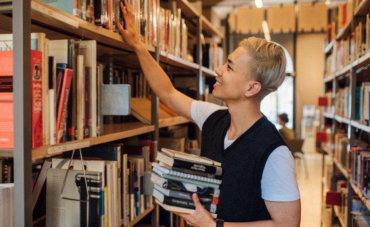 Bibliothekar Ausbildung Beruf Gehalt