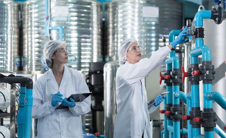  Foto zu Chemikant Ausbildung: Aufgaben, Gehalt & freie Stellen 
