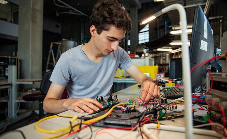 Duales Studium Elektro- & Informationstechnik: Stellen/Gehalt