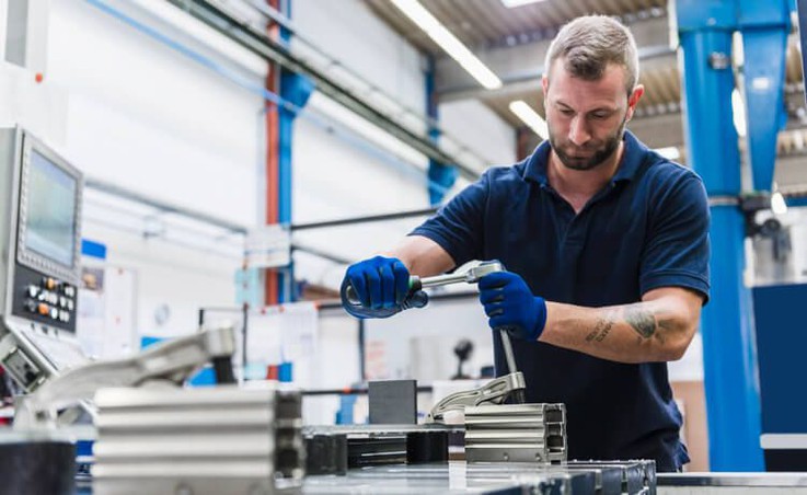 Wie Viel Verdient Man Als Fachkraft Für Metalltechnik www.ausbildung.de