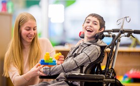 Ausbildung zum Integrationshelfer: Infos und freie Stellen